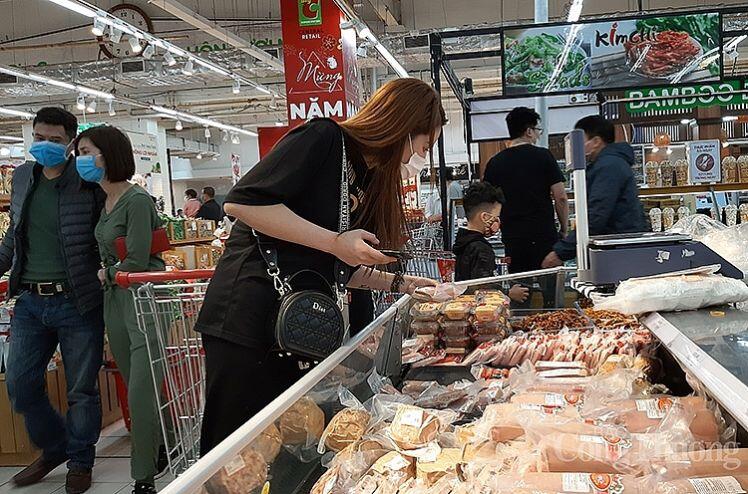 Siêu thị đắt khách chiều mùng 3