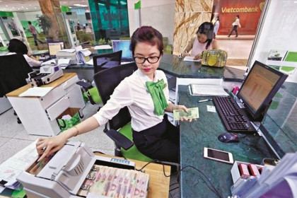 Lãi suất dự báo tiếp tục giảm, chính sách tiền tệ nới lỏng năm 2021