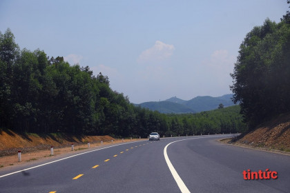 Sắp đưa vào khai thác 66 km cao tốc La Sơn - Túy Loan