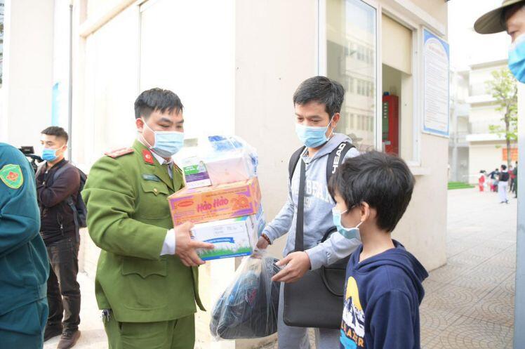 Niềm vui đoàn tụ của các gia đình thầy trò trường Xuân Phương ngày mùng 3 Tết