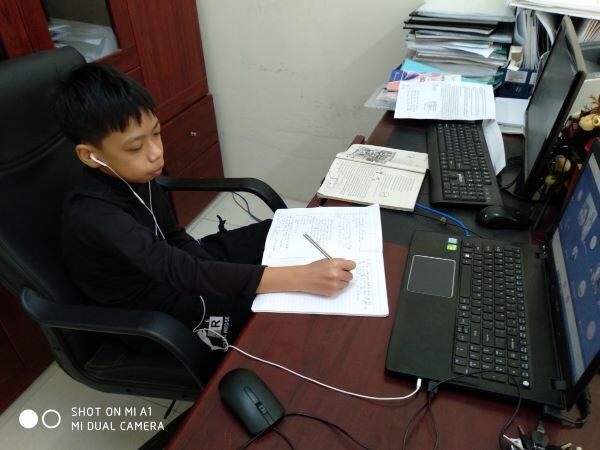 Hà Nội có công văn hỏa tốc cho học sinh, sinh viên tạm dừng đến trường từ ngày 17/2, dạy học trực tuyến