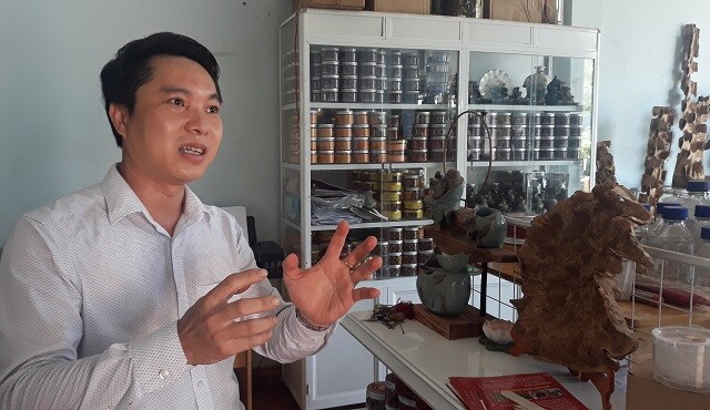 Bị nói 'khùng' vì bỏ nghề giáo lên đồi trồng dó bầu, khi thu tiền tỷ thì...