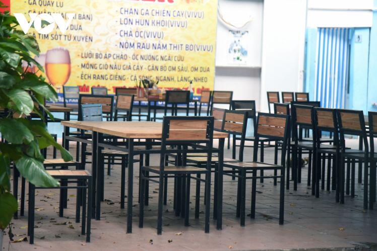 Một số quán ăn, quán cafe tại Hà Nội vẫn mở cửa bất chấp lệnh cấm