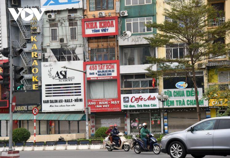 Một số quán ăn, quán cafe tại Hà Nội vẫn mở cửa bất chấp lệnh cấm