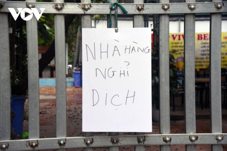 Một số quán ăn, quán cafe tại Hà Nội vẫn mở cửa bất chấp lệnh cấm