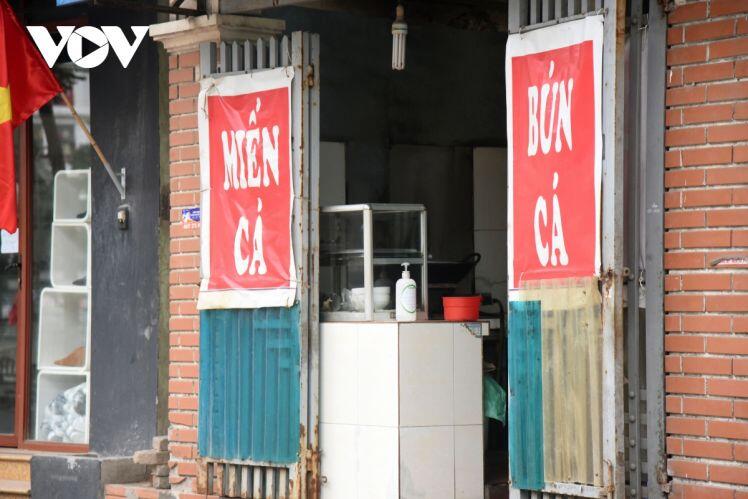 Một số quán ăn, quán cafe tại Hà Nội vẫn mở cửa bất chấp lệnh cấm