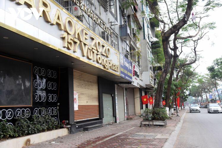 Một số quán ăn, quán cafe tại Hà Nội vẫn mở cửa bất chấp lệnh cấm