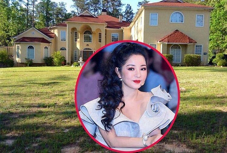 Biệt thự có 112 ô cửa của Thúy Nga ở Mỹ "khoác áo mới" trong dịp Tết
