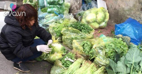 Cảnh chưa từng có ở các chợ ngày mùng 6 Tết: Khách đìu hiu, giá cả không tăng "dựng đứng"