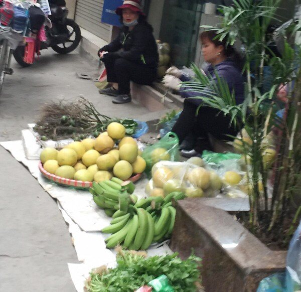 Cảnh chưa từng có ở các chợ ngày mùng 6 Tết: Khách đìu hiu, giá cả không tăng "dựng đứng"