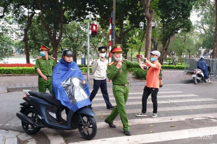 Xử phạt hàng trăm trường hợp không đeo khẩu trang và trốn khỏi nơi cách ly