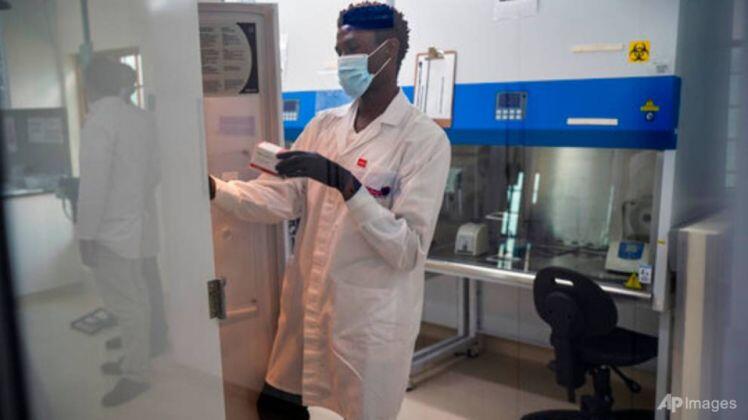 Vaccine ngừa mọi biến thể SARS-CoV-2 - chìa khóa thoát khỏi đại dịch Covid-19
