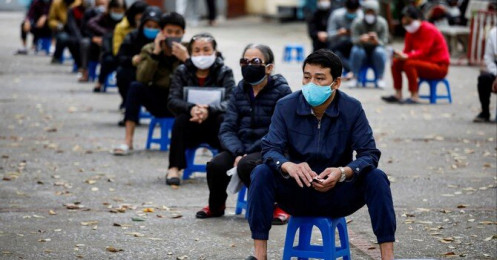 Economist: Việt Nam sẽ hoàn thành tiêm vắc xin Covid-19 cho 60-70% dân số vào giữa năm 2022
