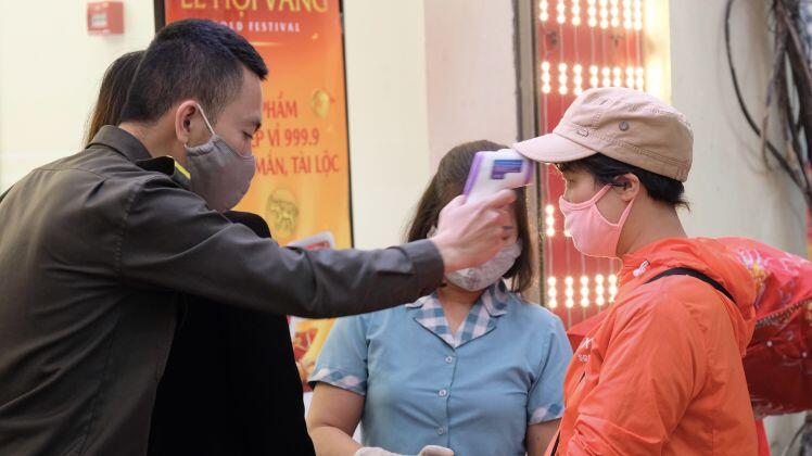 Vắng vẻ khác lạ ngày vía Thần Tài thời Covid