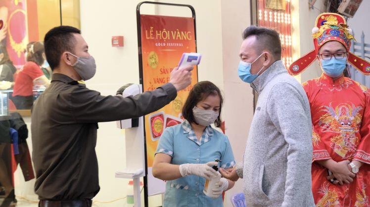 Vắng vẻ khác lạ ngày vía Thần Tài thời Covid