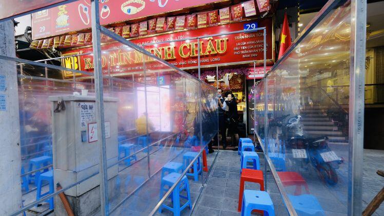 Vắng vẻ khác lạ ngày vía Thần Tài thời Covid