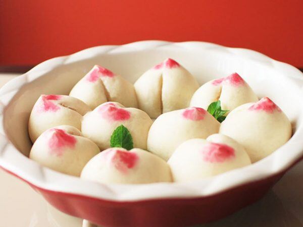 Ngày vía Thần Tài: Nhiều mặt hàng ăn theo hút khách