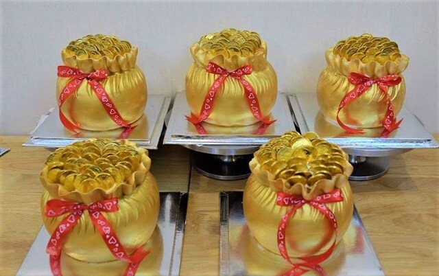 Ngày vía Thần Tài: Nhiều mặt hàng ăn theo hút khách