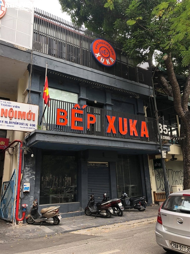 Hàng quán phố cổ Hà Nội nghỉ Tết kéo dài, khách sạn rao bán la liệt bằng tờ rơi