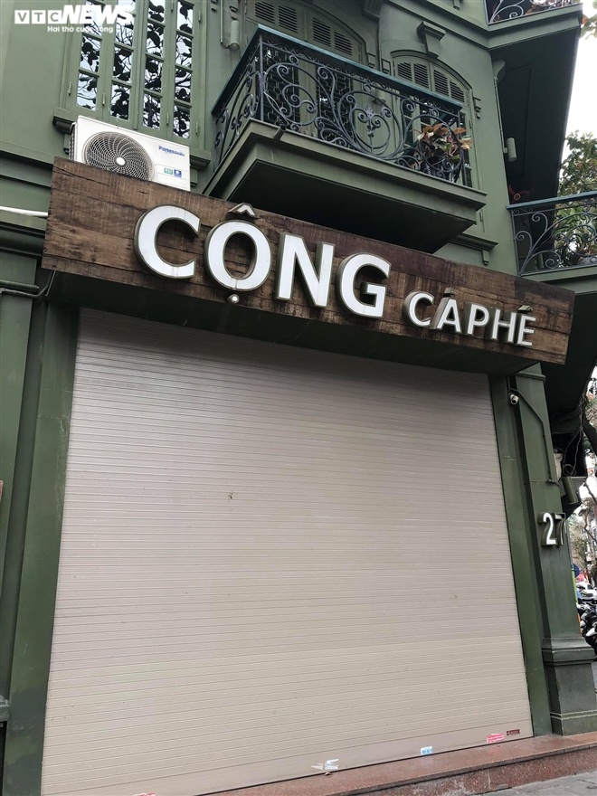 Hàng quán phố cổ Hà Nội nghỉ Tết kéo dài, khách sạn rao bán la liệt bằng tờ rơi