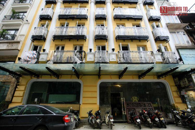 Hà Nội: Cận cảnh hàng loạt khách sạn đóng cửa, rao bán