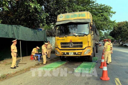 Từ ngày 1/4, xử lý vi phạm chở hàng quá khổ, quá tải, tự ý cải tạo phương tiện