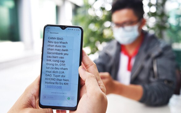 Nhiều người sập bẫy lừa 'đảm bảo được vay tiền, chỉ cần nộp phí'