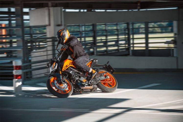 KTM Duke 200 2021 vừa ra mắt, giá 72 triệu đồng