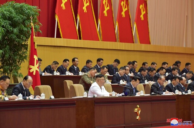 Ông Kim Jong-un: Triều Tiên đang đối mặt "tình hình tồi tệ nhất"