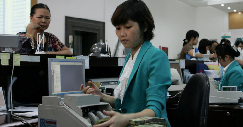 Tiền rẻ ồ ạt lướt sóng đầu cơ ở các tài sản rủi ro