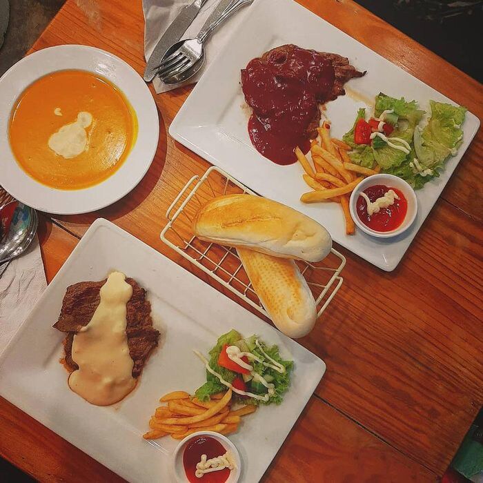Vì sao nhiều nhà hàng thường tặng bánh mì miễn phí cho khách, biết đáp án sẽ khiến bạn ngã ngửa