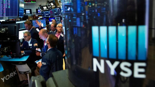 Lợi suất trái phiếu xuống thang, S&P 500 lại lập kỷ lục mới