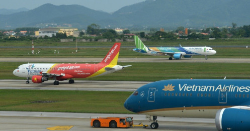 "Cháy" vé máy bay dịp 30/4 - 1/5, khách "đổ xô" tới các điểm du lịch