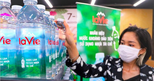 Chai nhựa tái chế: Xu hướng tiêu dùng 'xanh' trong ngành nước đóng chai