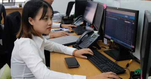 Chợ chứng khoán lại nghỉ sớm vì tắc nghẽn, nhà đầu tư mới thấy hụt hẫng