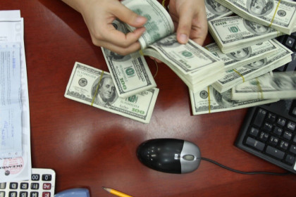 Giá USD hôm nay 10.4.2021: Đồng bạc xanh tự do biến động bất thường