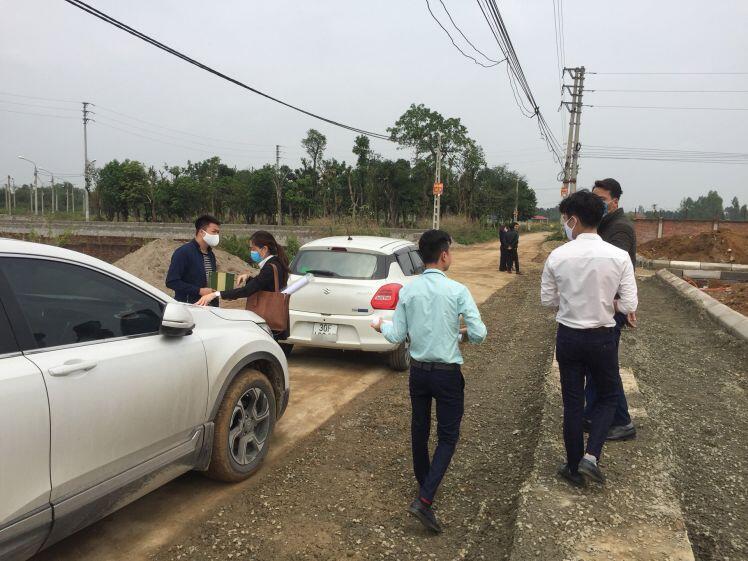 Nhân viên kinh doanh đa cấp lao vào cơn "sốt đất" làm môi giới