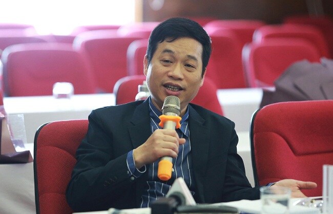 Sốt đất khắp cả nước: Nạn nhân cuối cùng là ai?