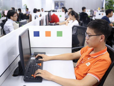 Cổ phiếu cần quan tâm ngày 12/4: FPT, PNJ, DGW
