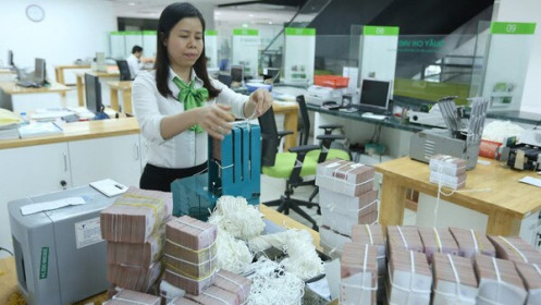 Tín dụng tăng nhanh, thanh khoản hệ thống vẫn dồi dào