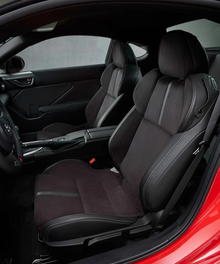 Cận cảnh Toyota GR 86 2022: Công suất 235 mã lực, giá chưa công bố