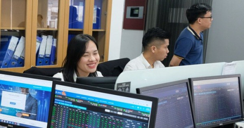 Hơn 29.200 tỉ đồng đổ vào mua bán cổ phiếu, lập kỷ lục mọi thời đại