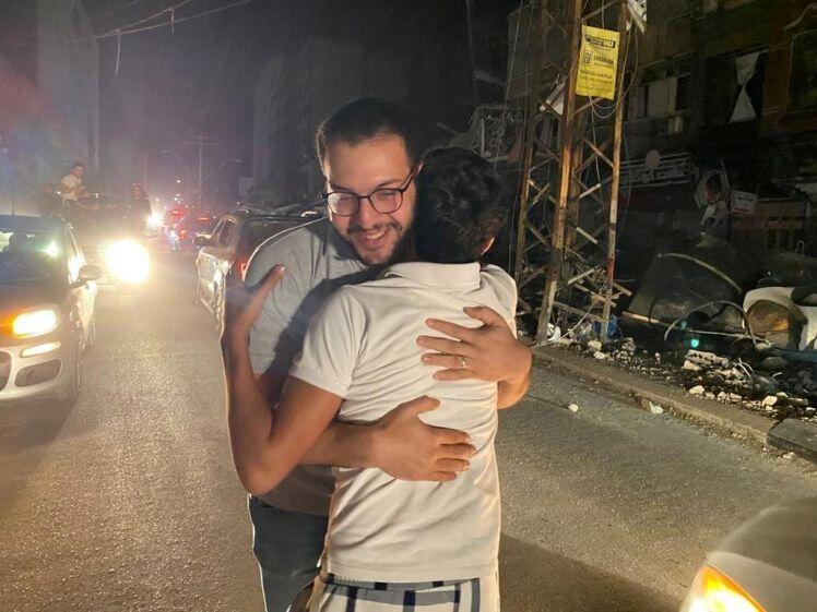 Người dân Dải Gaza đứng giữa đống đổ nát ăn mừng thỏa thuận ngừng bắn