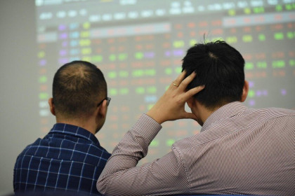 Nhà đầu tư chứng khoán "khóc" với tên tuổi một thời Vinamilk (VNM), Coteccons (CTD)...
