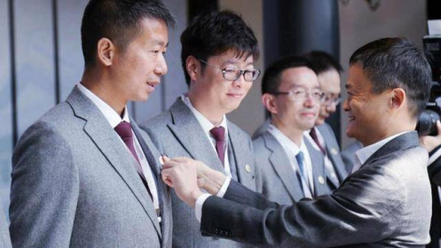 Jack Ma từ chức Chủ tịch học viện kinh doanh do mình sáng lập