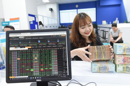Giao dịch chứng khoán sáng 24/5: Dòng tiền lan tỏa, VN-Index hướng tới mốc 1.300 điểm