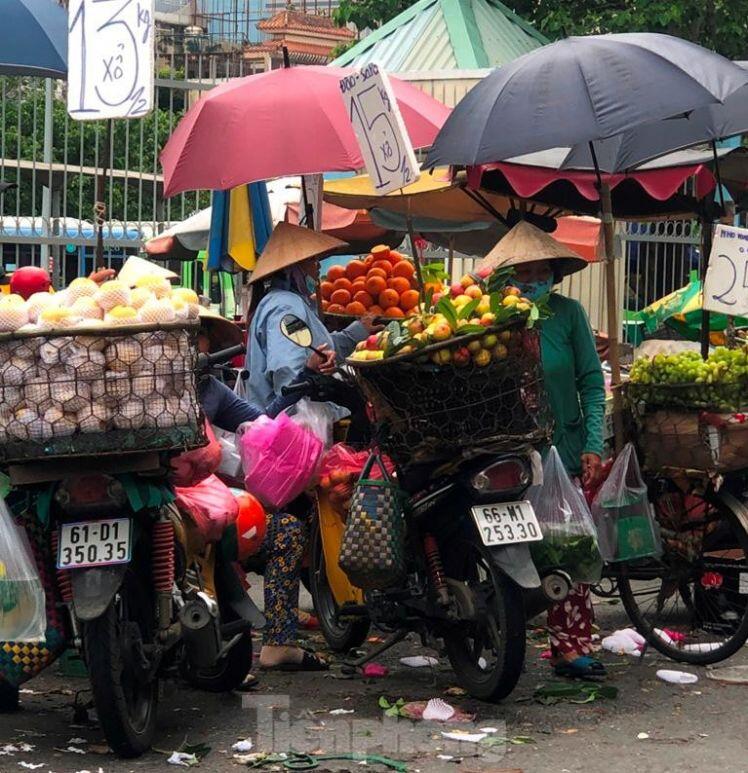 Đào 'đội lốt' Sapa chỉ 20.000 đồng/kg