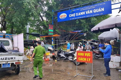 Hà Nội: Ca nghi mắc Covid-19 ghé qua, cả chợ Xanh Văn Quán bị phong tỏa