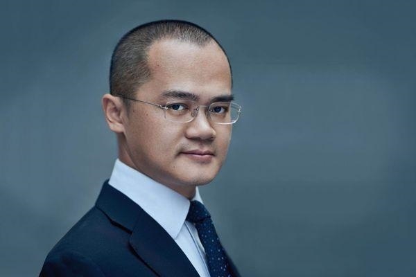 Thành tỉ phú nhờ xây dựng công ty 'nhái'