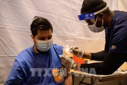 "Du lịch vaccine" gia tăng do tình trạng thiếu vaccine ngừa COVID-19